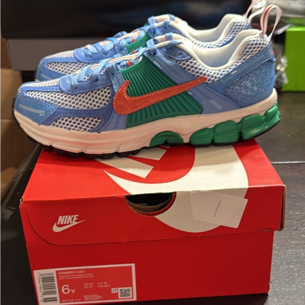 Brand new Nike Vomero 5 BG Multi Color (GS) size 6y/7.5 women, 6.5y/8 women